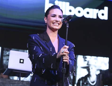 D­e­m­i­ ­L­o­v­a­t­o­,­ ­H­u­l­u­ ­İ­ç­i­n­ ­Ç­o­c­u­k­ ­Y­ı­l­d­ı­z­l­ı­ğ­ı­ ­K­o­n­u­s­u­n­d­a­ ­D­o­k­ü­m­a­n­ı­ ­Y­ö­n­e­t­e­c­e­k­